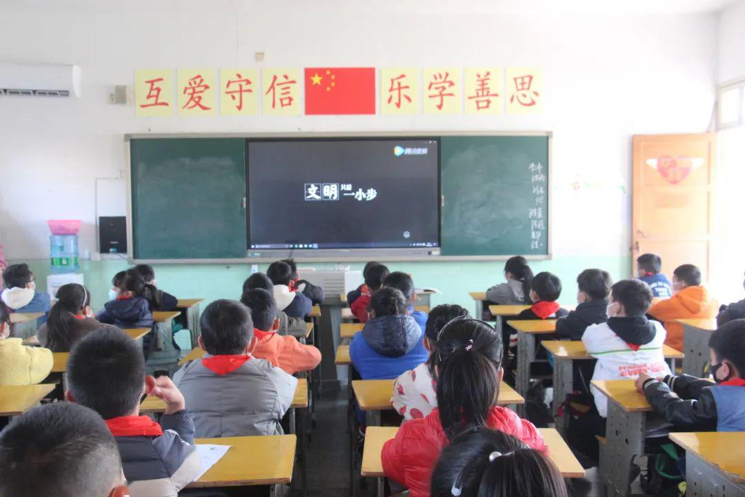 逃离可爱村落